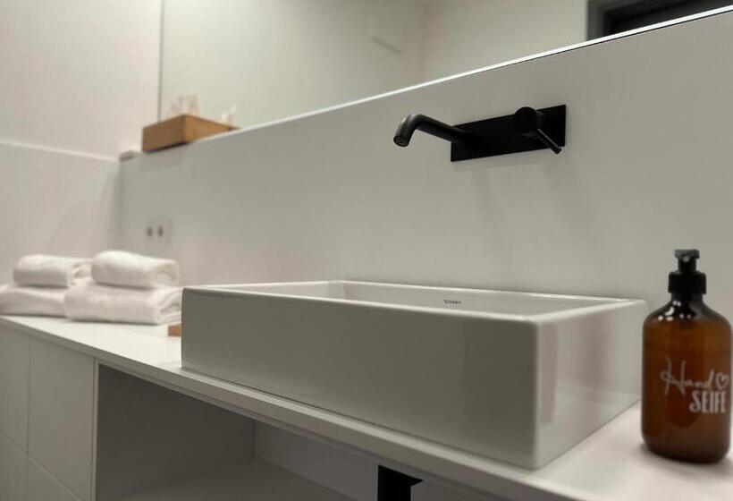 Полулюкс, Boutique Hotel Greenleaf