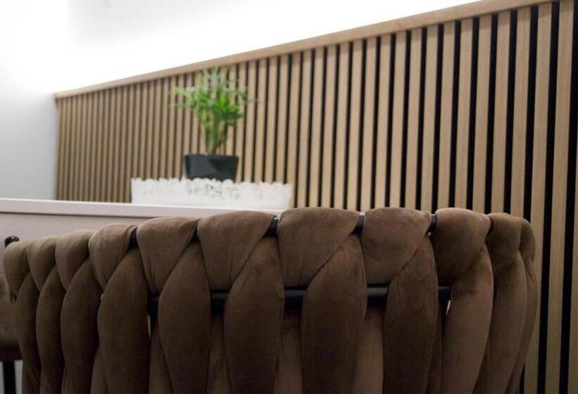 Полулюкс, Boutique Hotel Greenleaf