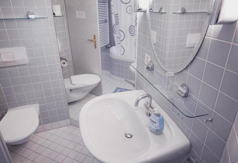 带景观的三人标准房间, Dreierzimmer