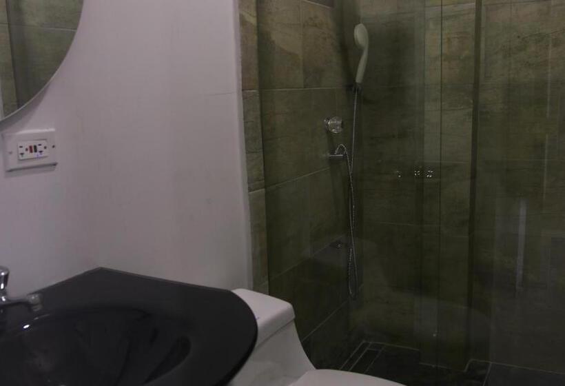 חדר סטנדרט, Faleg World