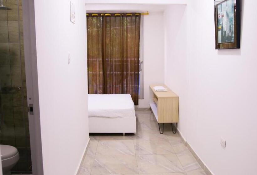 اتاق لوکس خانوادگی, Faleg World