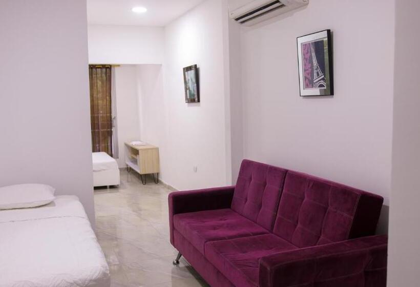 اتاق لوکس خانوادگی, Faleg World