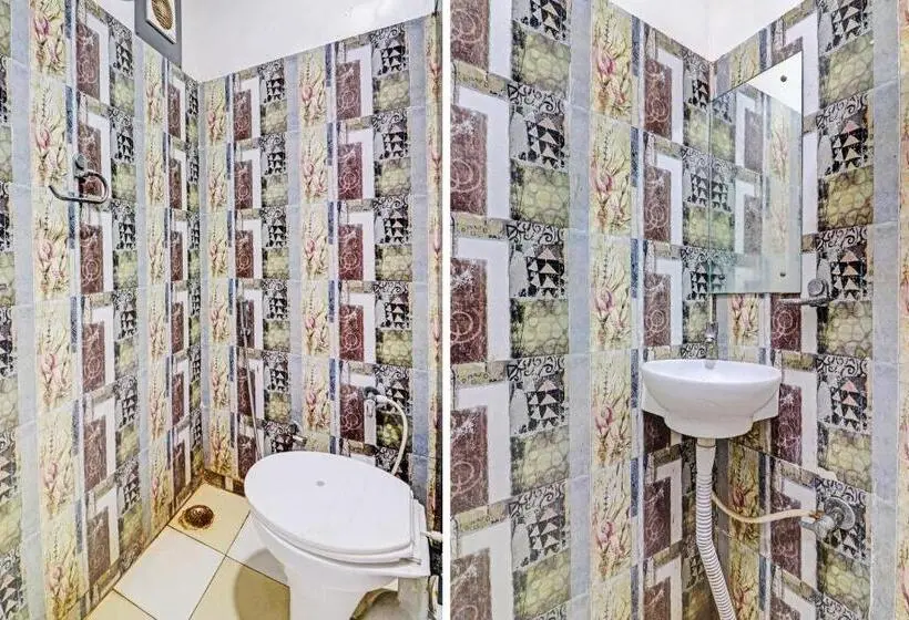 Classic Kolmen Hengen Huone, Oyo Flagship 81537 Radhey Krishna Paying Guest House