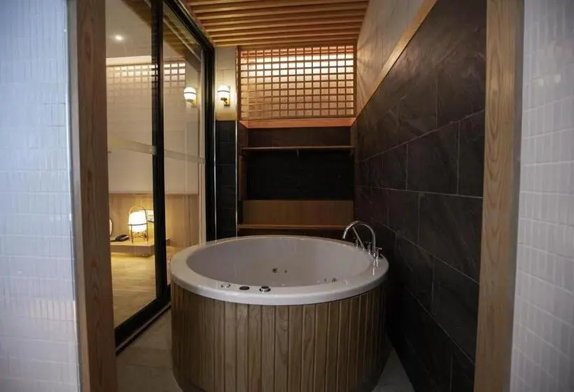デラックススイート, The Arch Phuket