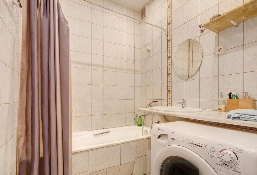 غرفة قياسية مزوَّدة بتراس, Private Rooms With Balcony Next To Station