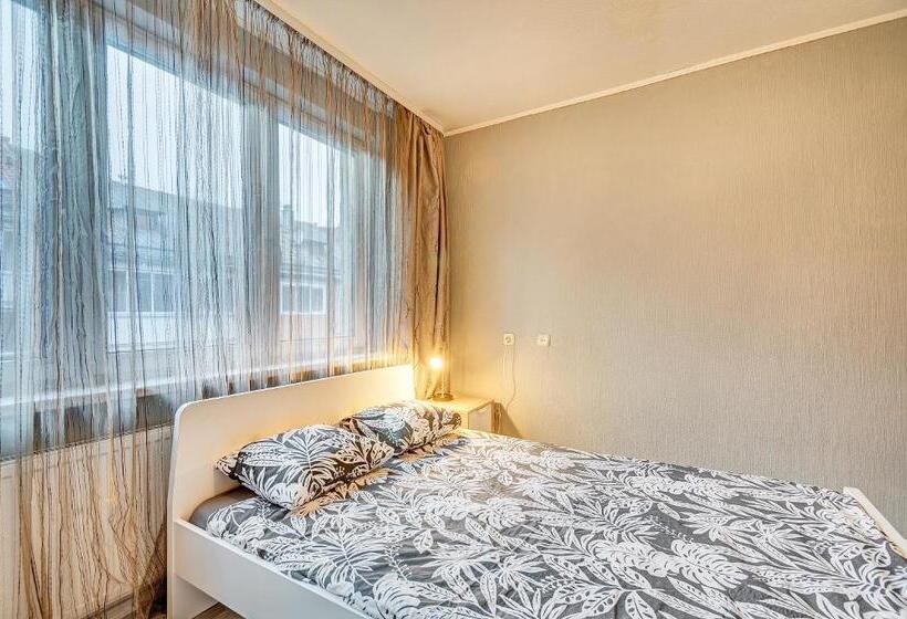 غرفة قياسية مزوَّدة بتراس, Private Rooms With Balcony Next To Station