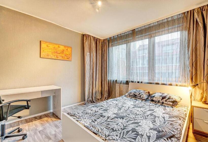 غرفة قياسية مزوَّدة بتراس, Private Rooms With Balcony Next To Station