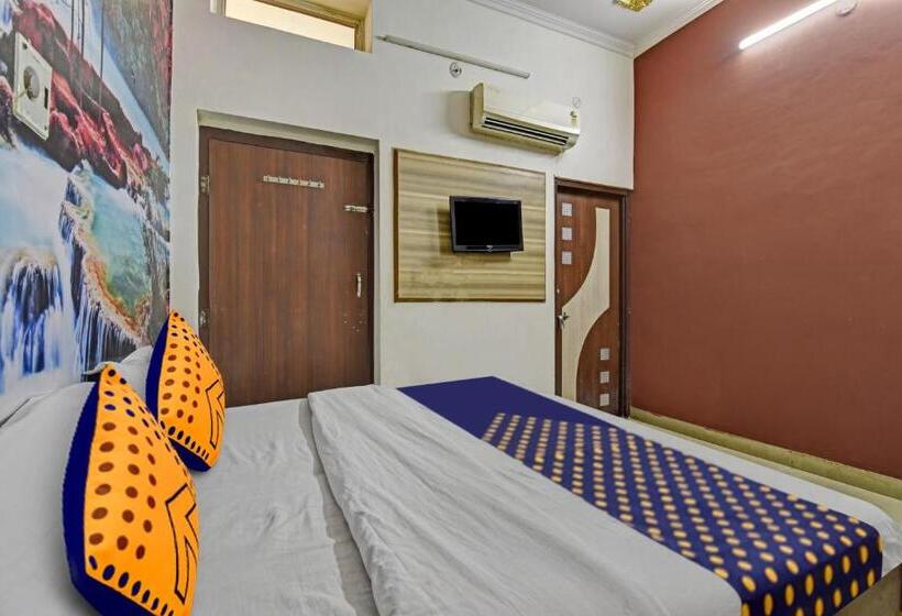 트리플 클래식 룸, Spot On Hotel Gangaur Midway