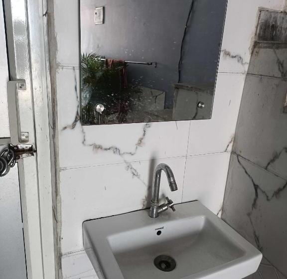 Трехместный Номер Классика, Spot On Hotel Golden Gajraula