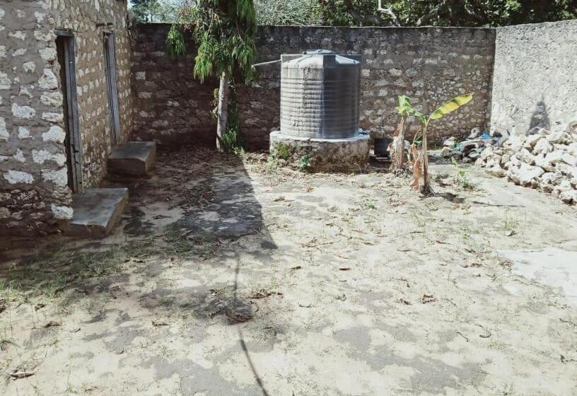 اتاق استاندارد, Chikuku Ford Farm House