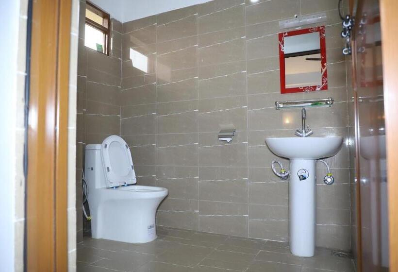 اتاق اکونومی, Nepal Inn Sauraha Relax And Refresh A Perfect Family Getaway