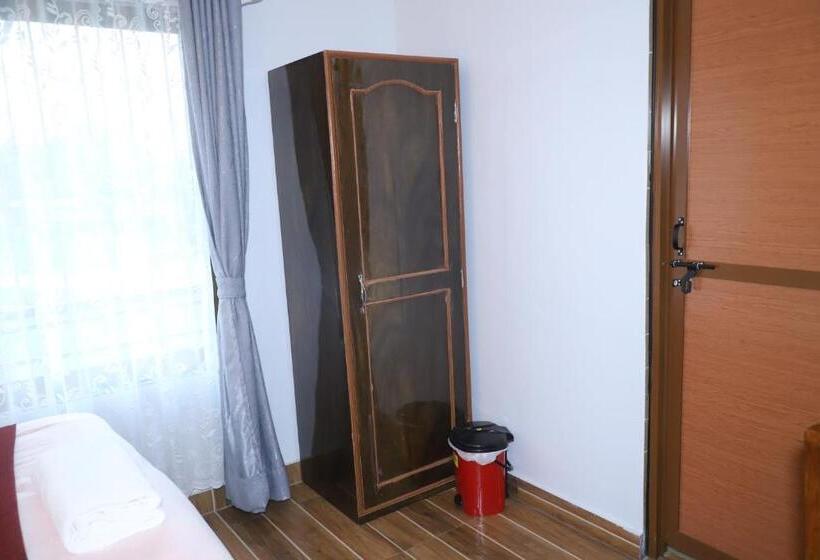 اتاق اکونومی, Nepal Inn Sauraha Relax And Refresh A Perfect Family Getaway