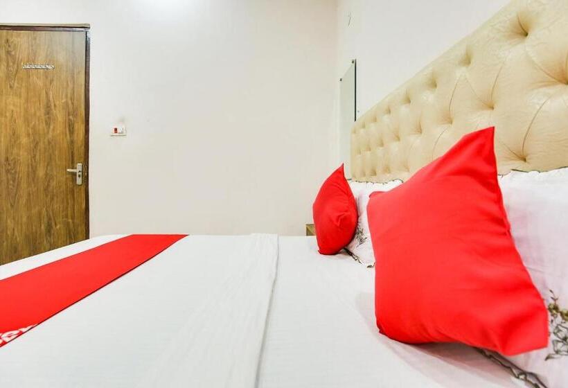 Triple Classic Room, Flagship Makkar  S Rest Inn