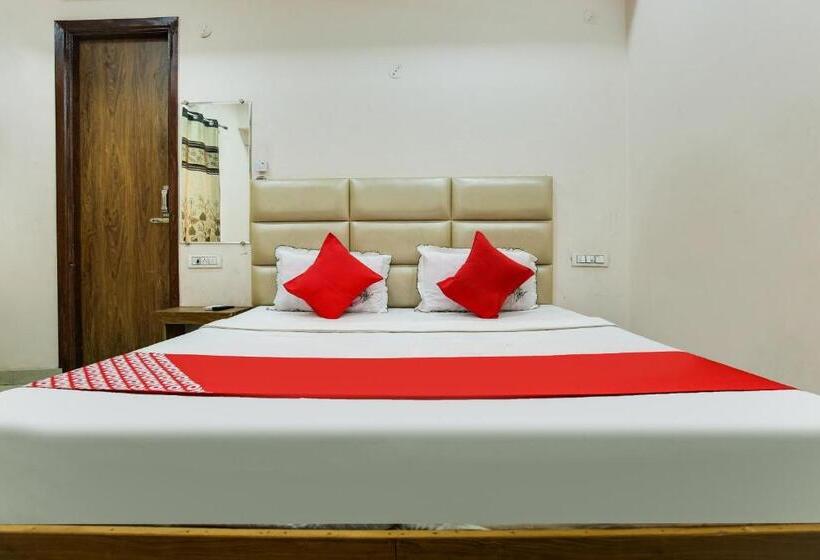 Triple Classic Room, Flagship Makkar  S Rest Inn