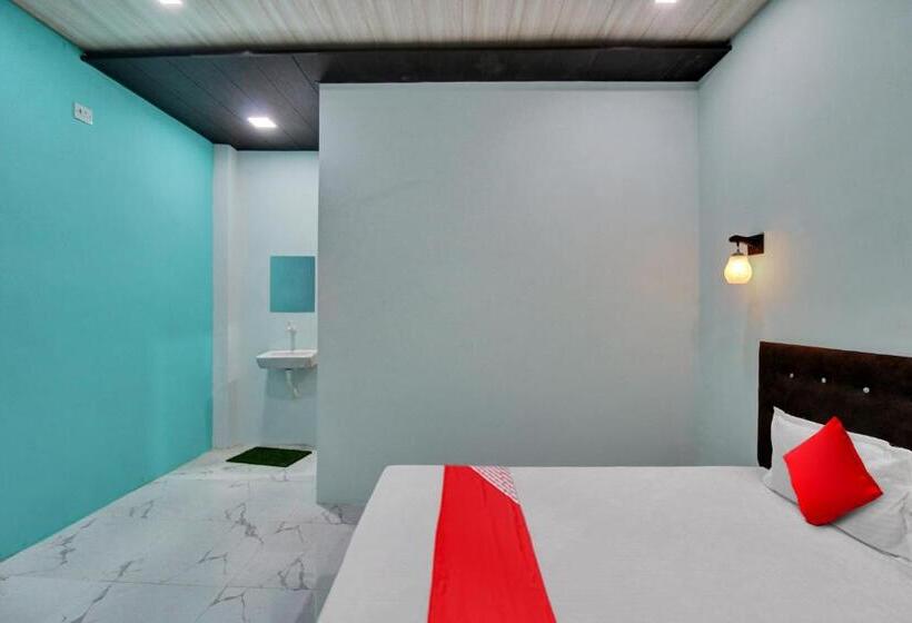 חדר קלאסי לשלושה, The Village Resort