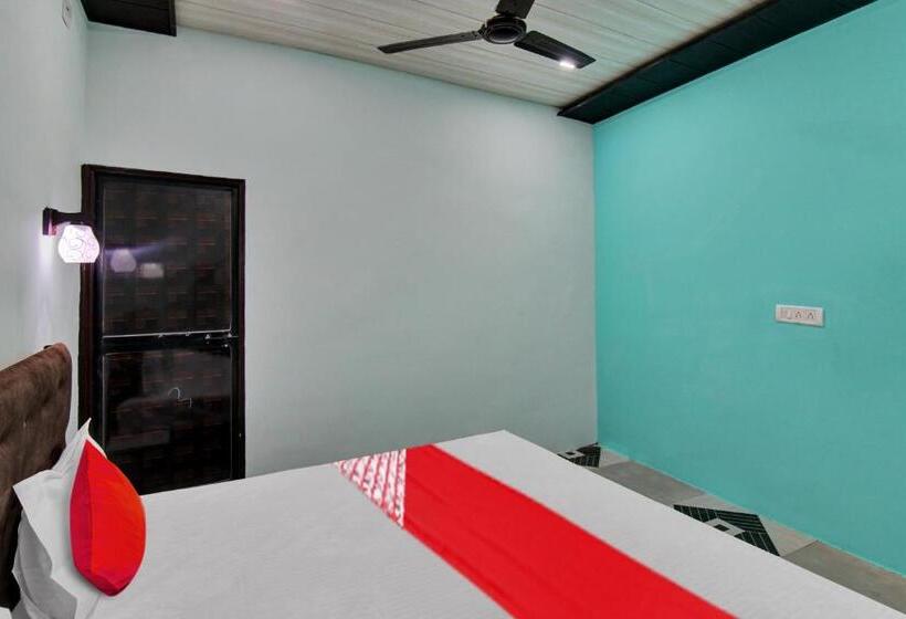 חדר קלאסי לשלושה, The Village Resort