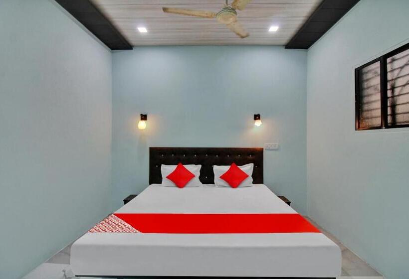 חדר קלאסי לשלושה, The Village Resort