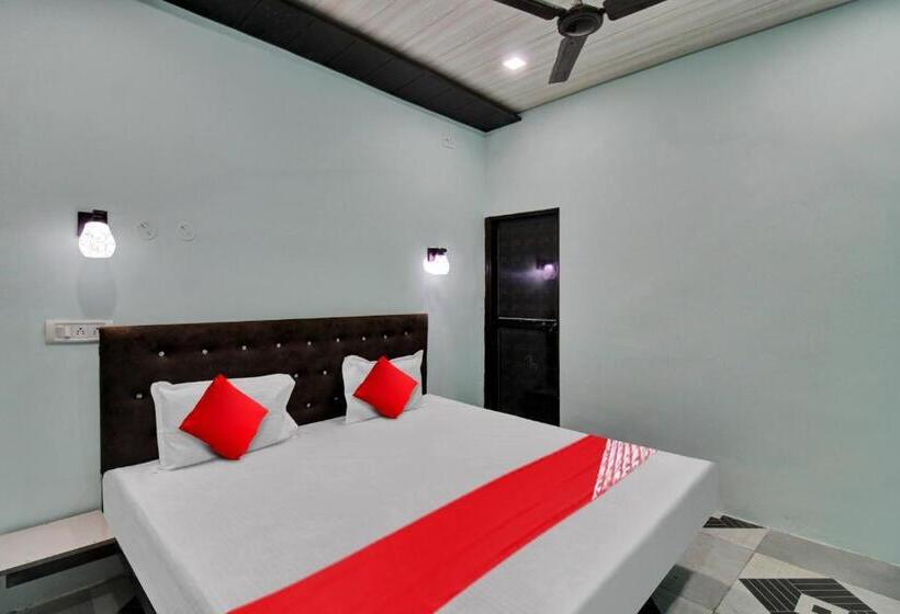 חדר קלאסי לשלושה, The Village Resort