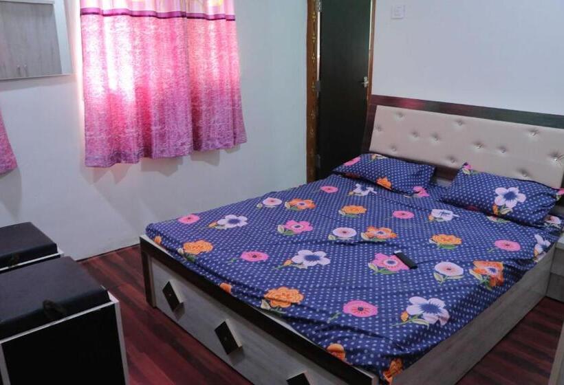 Трехместный Номер Классика, Oyo Galaxy Lodge