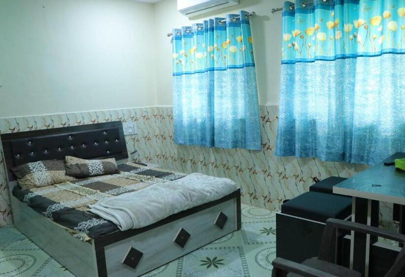 חדר קלאסי לשלושה, Oyo Galaxy Lodge