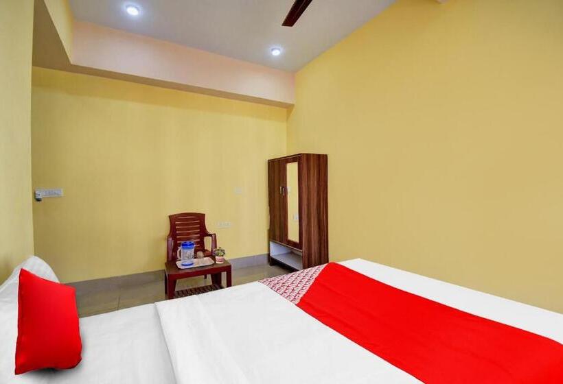 اتاق کلاسیک سه تخته, Oyo Subha Utsab Guest House