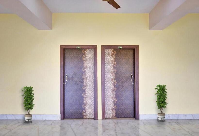 اتاق کلاسیک سه تخته, Oyo Subha Utsab Guest House