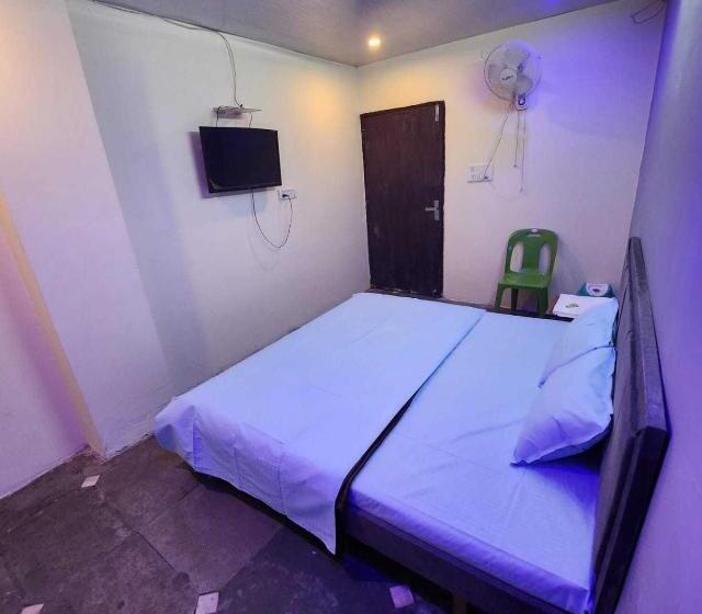 트리플 클래식 룸, Oyo Hotel Elite