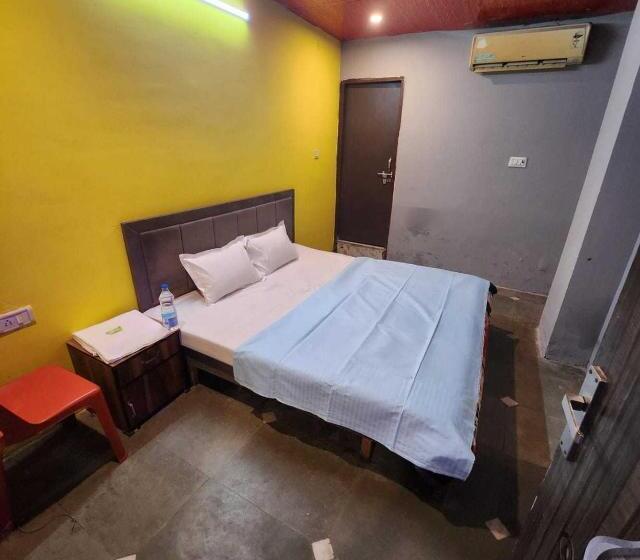 트리플 클래식 룸, Oyo Hotel Elite