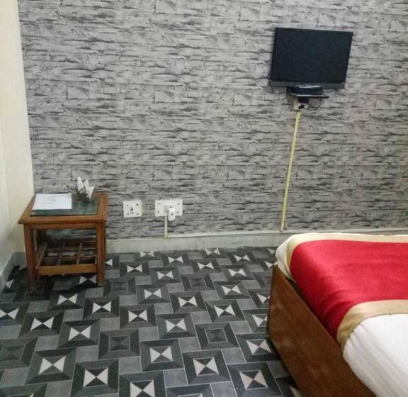 Трехместный Номер Классика, Oyo Hotel Rockland