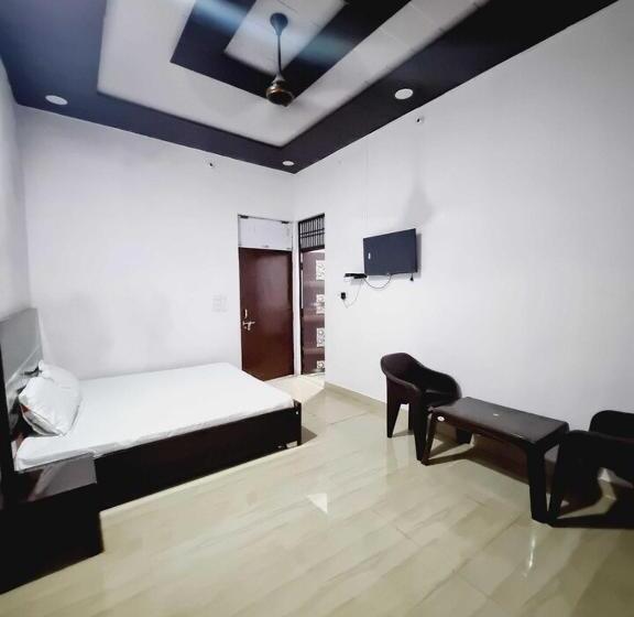 Трехместный Номер Классика, Oyo Hotel Shiva & Restaurant