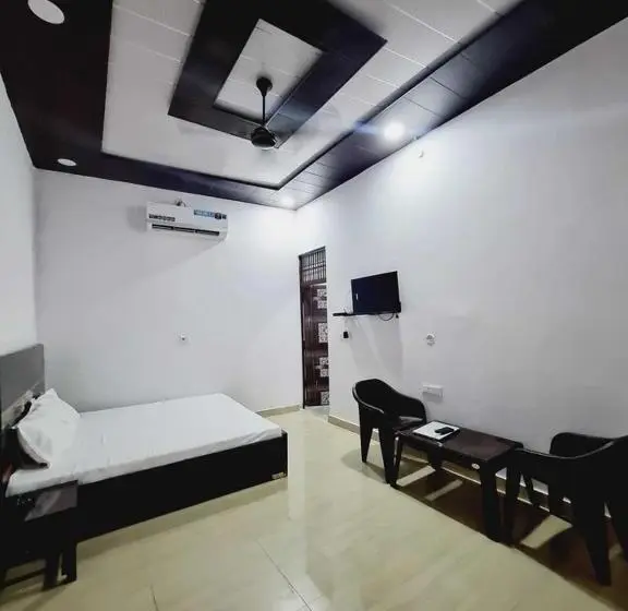 トリプルクラシックルーム, Oyo Hotel Shiva & Restaurant