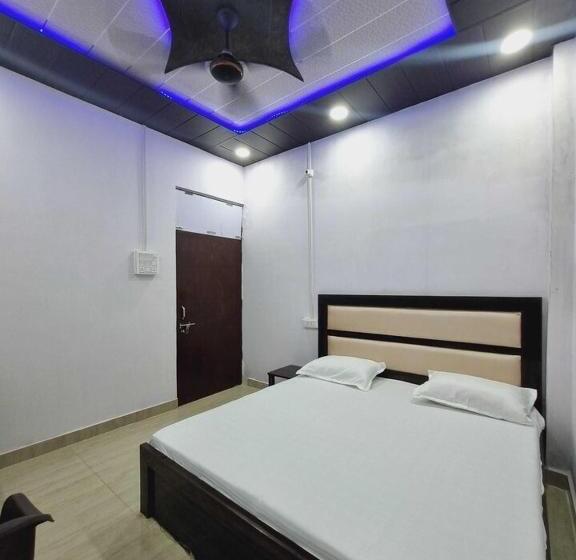 Трехместный Номер Классика, Oyo Hotel Shiva & Restaurant