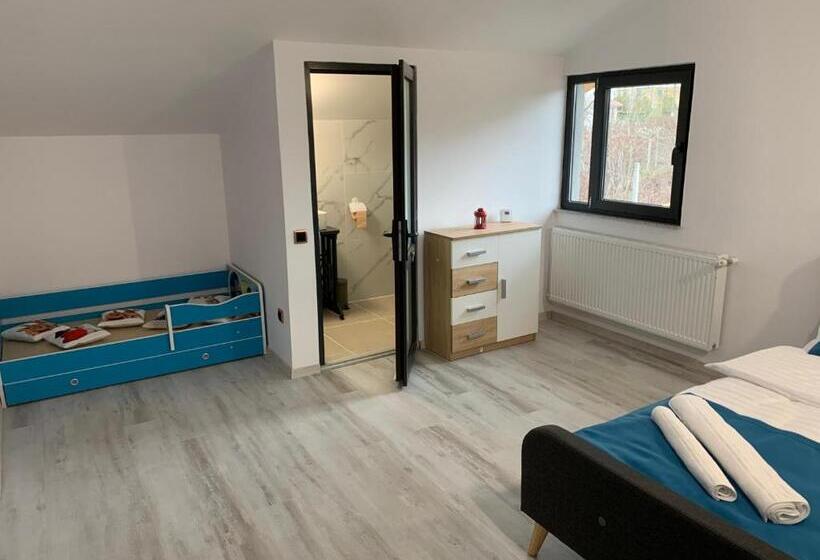 חדר משפחתי דלוקס, Lumea Copiilor Karina&adelin Lupeni