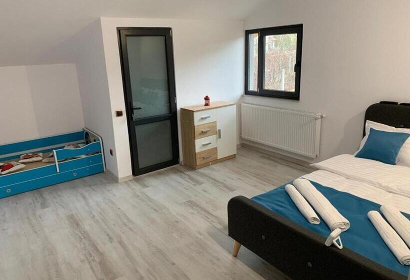 חדר משפחתי דלוקס, Lumea Copiilor Karina&adelin Lupeni