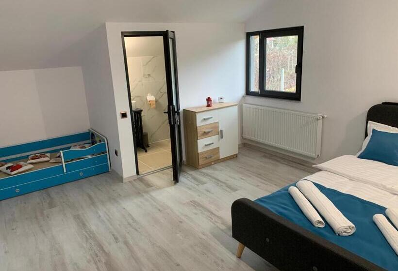 חדר משפחתי דלוקס, Lumea Copiilor Karina&adelin Lupeni