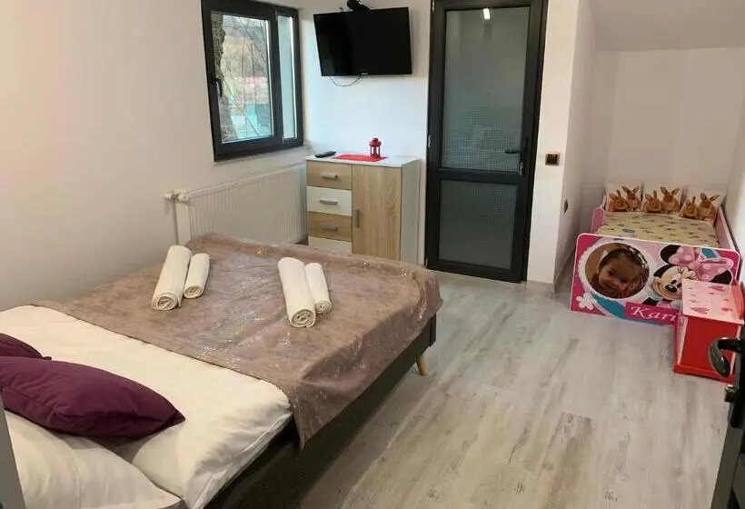Deluxe-huone, Lumea Copiilor Karina&adelin Lupeni