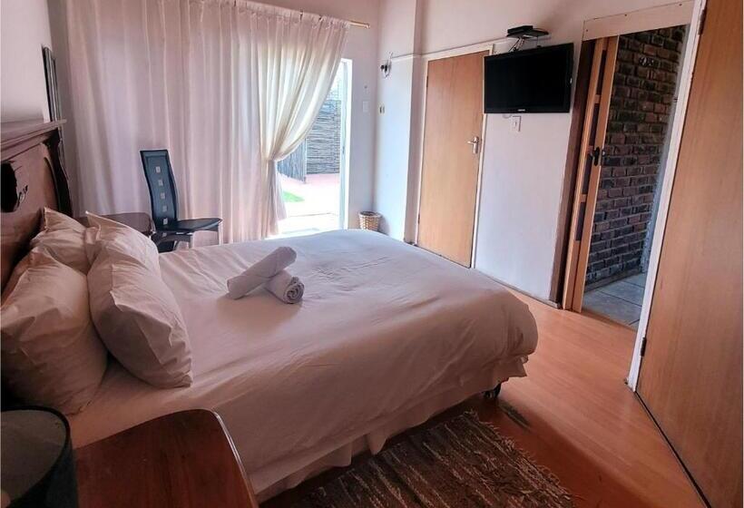 プールビュースタンダードルーム, Molopo Naledi Guest Lodge