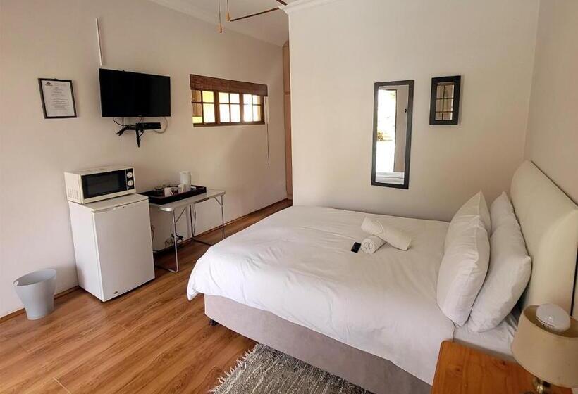 プールビュースタンダードルーム, Molopo Naledi Guest Lodge