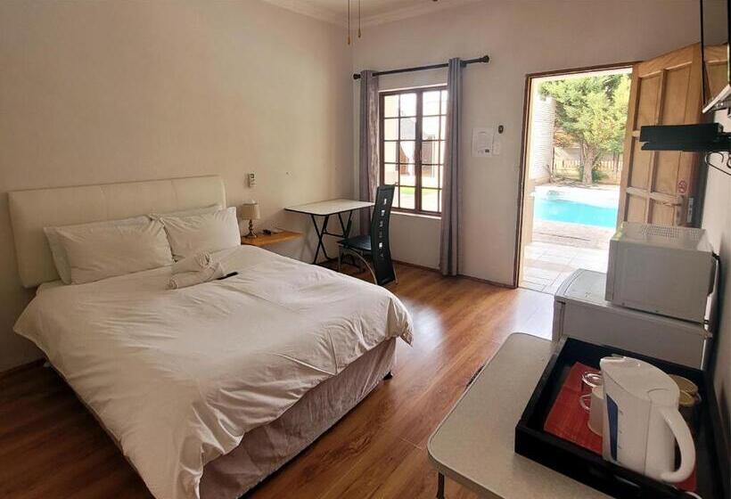 プールビュースタンダードルーム, Molopo Naledi Guest Lodge