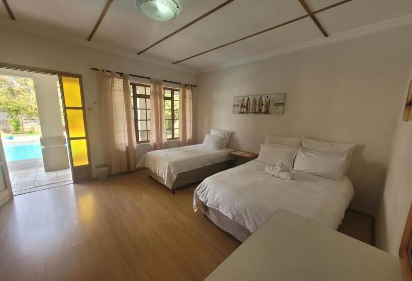 プールビュースタンダードルーム, Molopo Naledi Guest Lodge