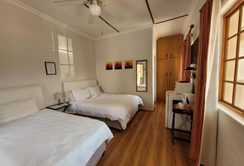 プールビュースタンダードルーム, Molopo Naledi Guest Lodge