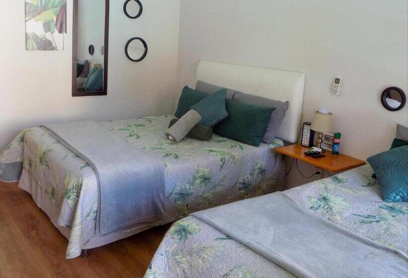 プールビュースタンダードルーム, Molopo Naledi Guest Lodge