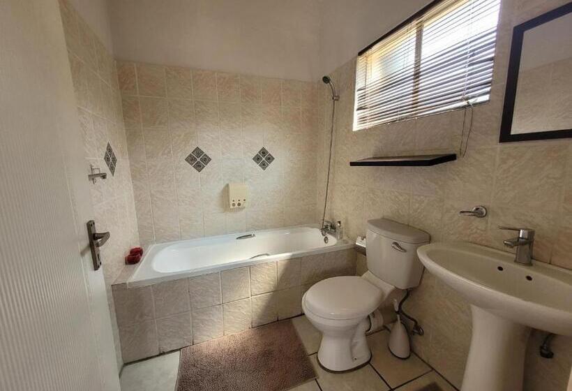 ベーシックトリプルルーム, Molopo Naledi Guest Lodge