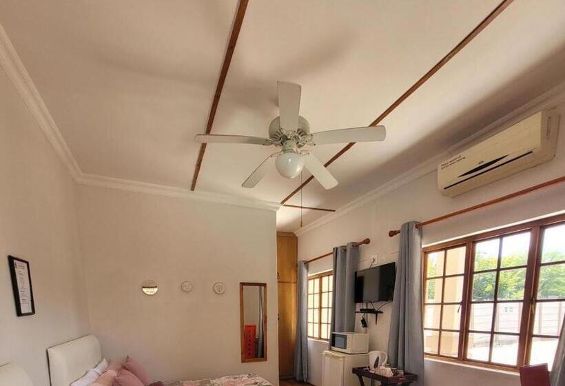 ベーシックトリプルルーム, Molopo Naledi Guest Lodge