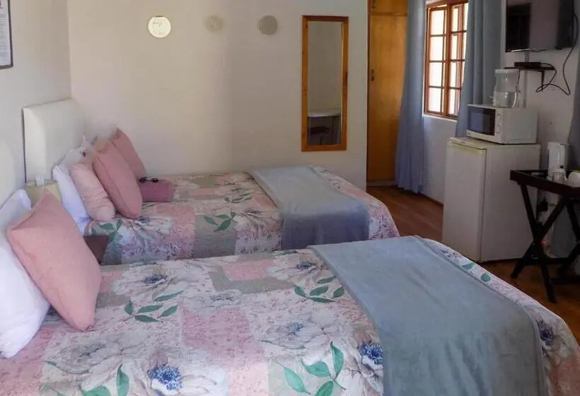 Basic Kolmen Hengen Huone, Molopo Naledi Guest Lodge