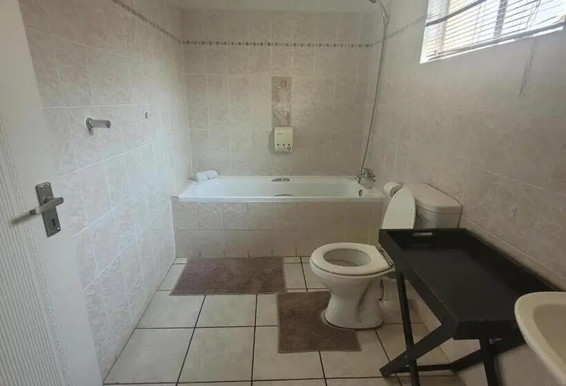 Classic Kolmen Hengen Huone, Molopo Naledi Guest Lodge