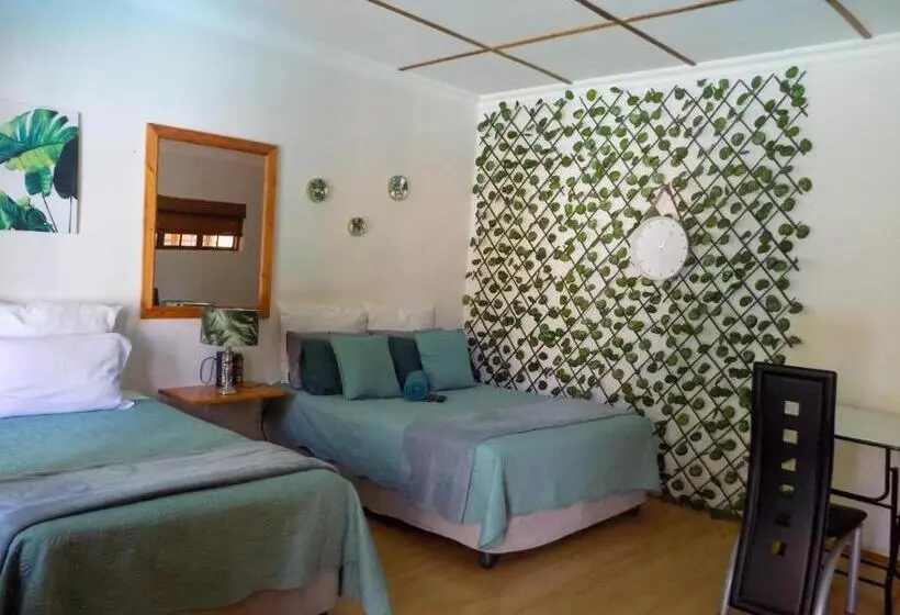 Classic Kolmen Hengen Huone, Molopo Naledi Guest Lodge
