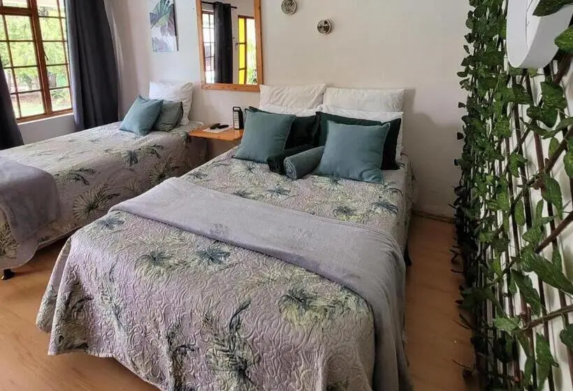 Classic Kolmen Hengen Huone, Molopo Naledi Guest Lodge