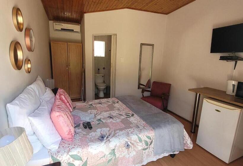 スタンダードルーム, Molopo Naledi Guest Lodge