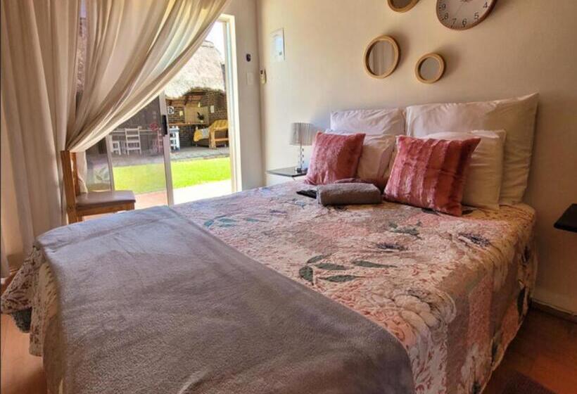 スタンダードルーム, Molopo Naledi Guest Lodge